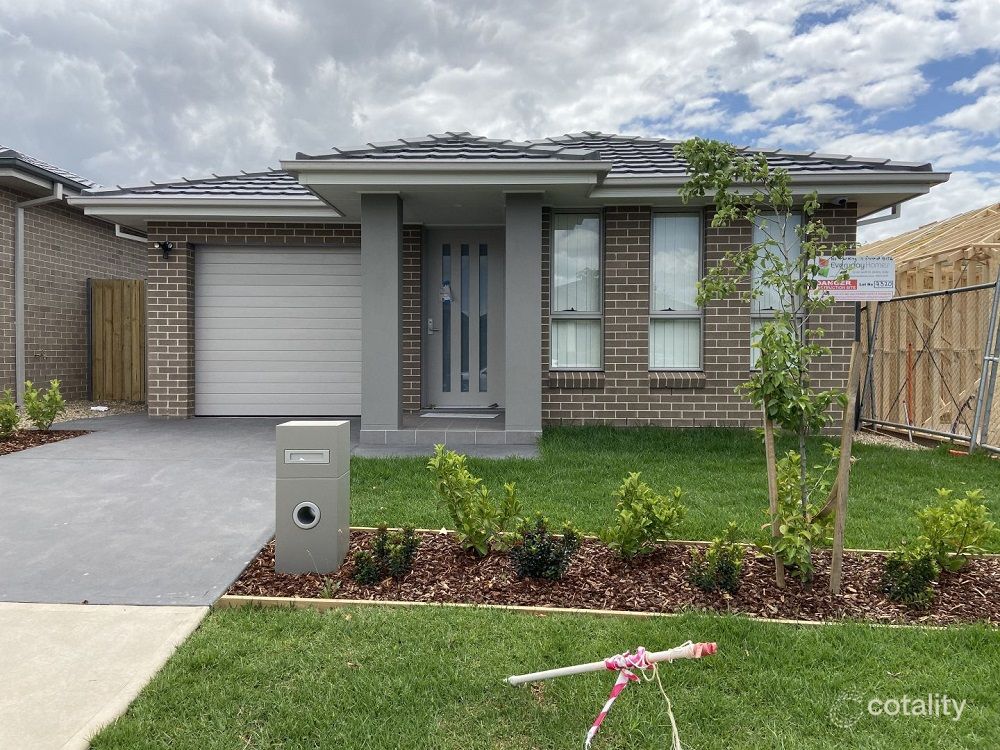 6a Rixon St, Oran Park, NSW 2570