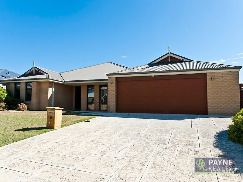 30 Bancoura Pkwy, Secret Harbour, WA 6173