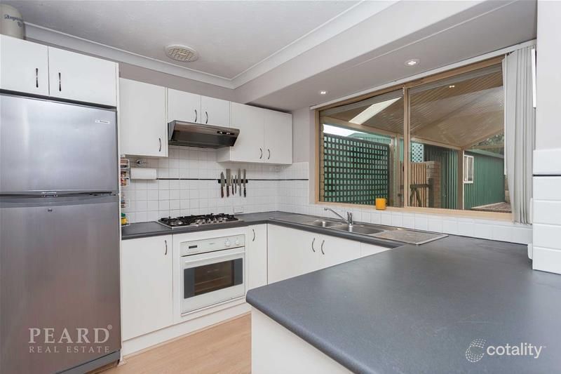 32 Berkshire Dr, Beldon, WA 6027