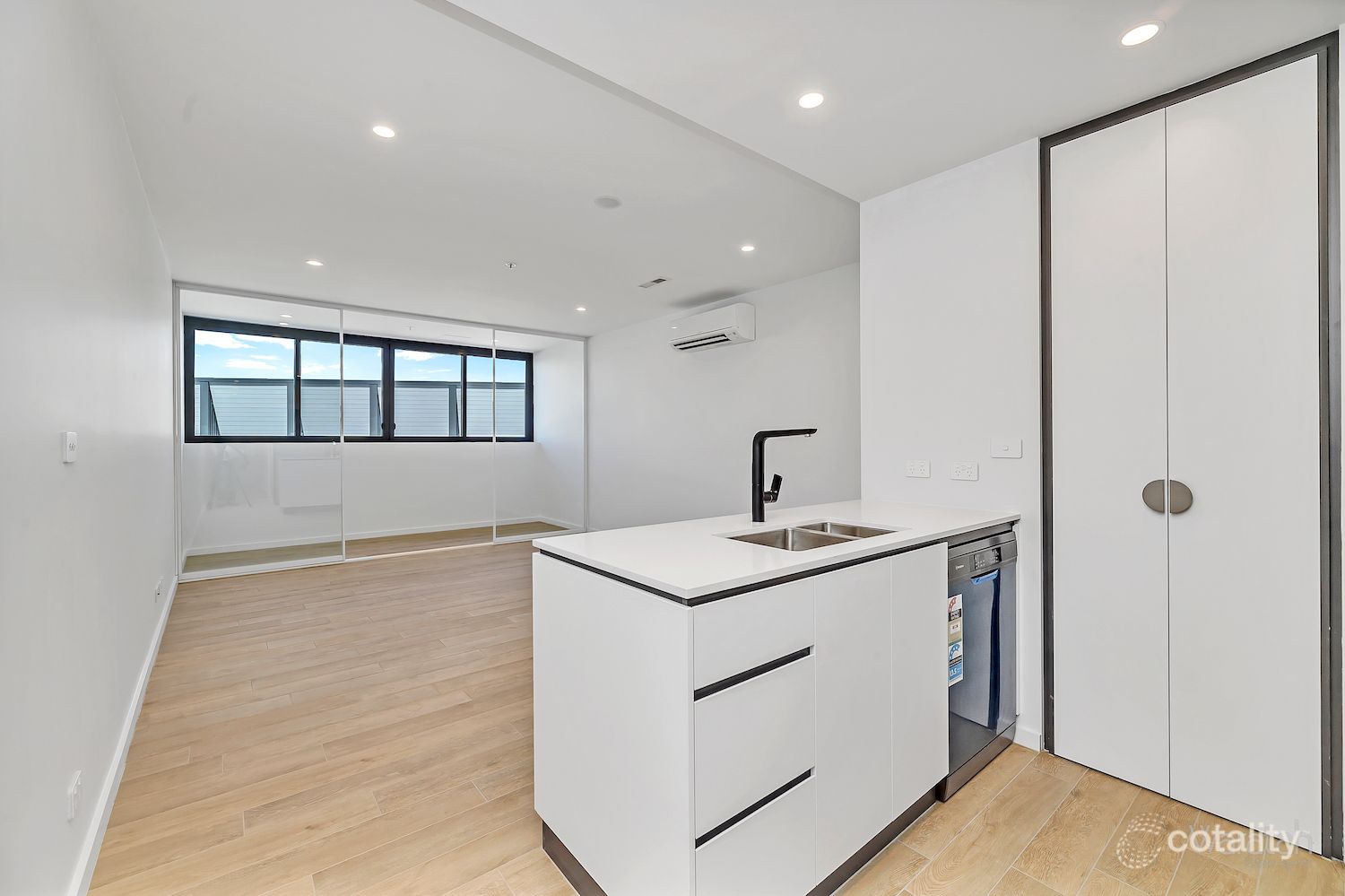 206/2 Terry Connolly St, Coombs, ACT 2611