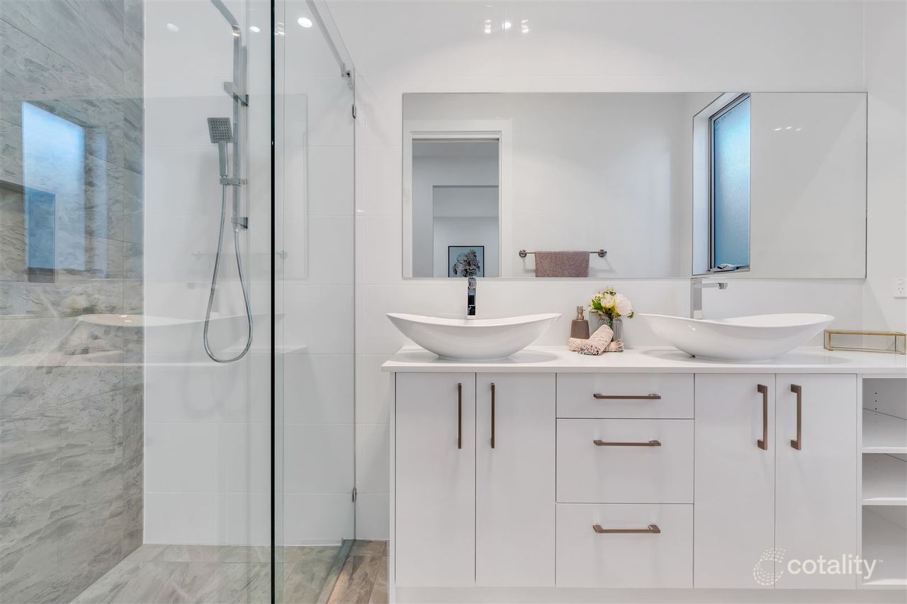 9a Adamson Ave, Findon, SA 5023