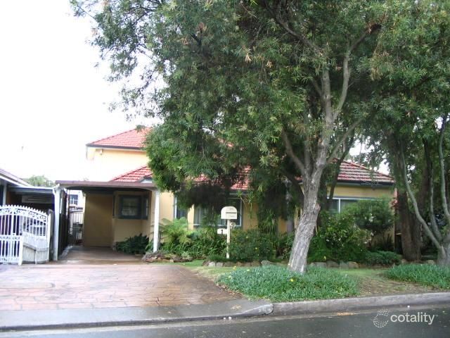 1 Lynwen Cres, Banksia, NSW 2216