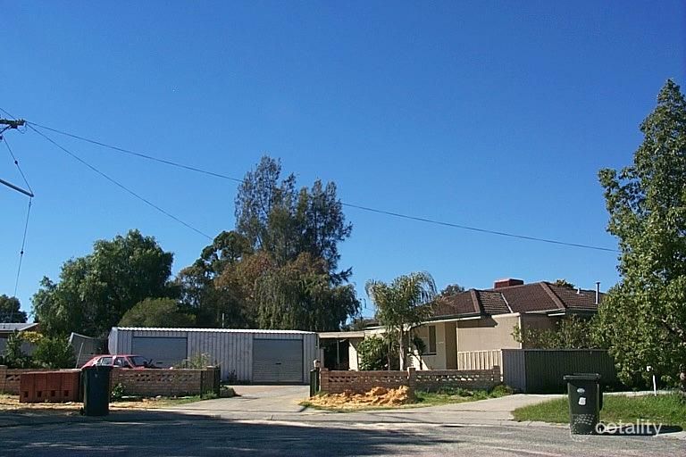 8 Lecky Ct, Girrawheen, WA 6064