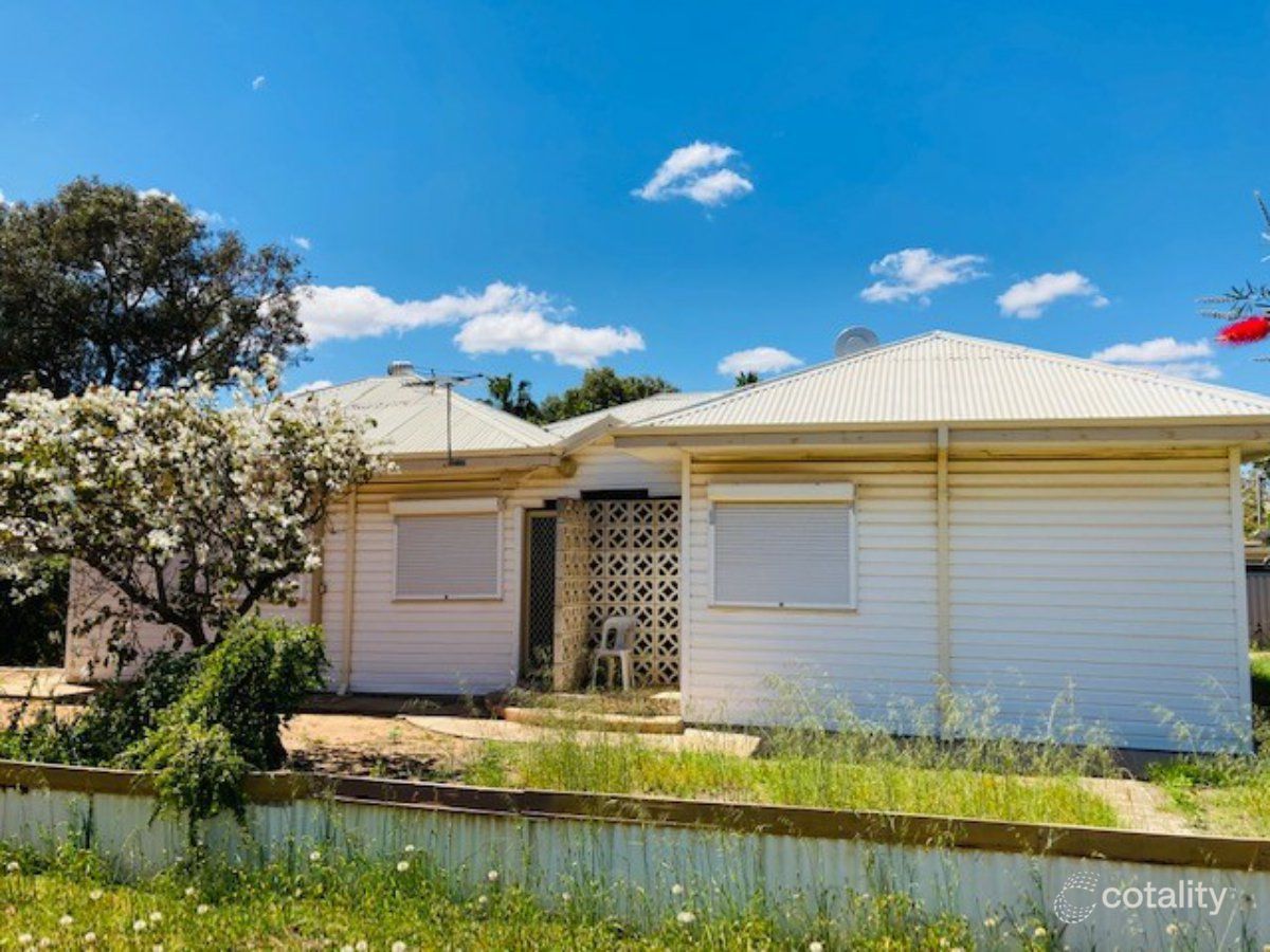 255 Third St, Wonthella, WA 6530