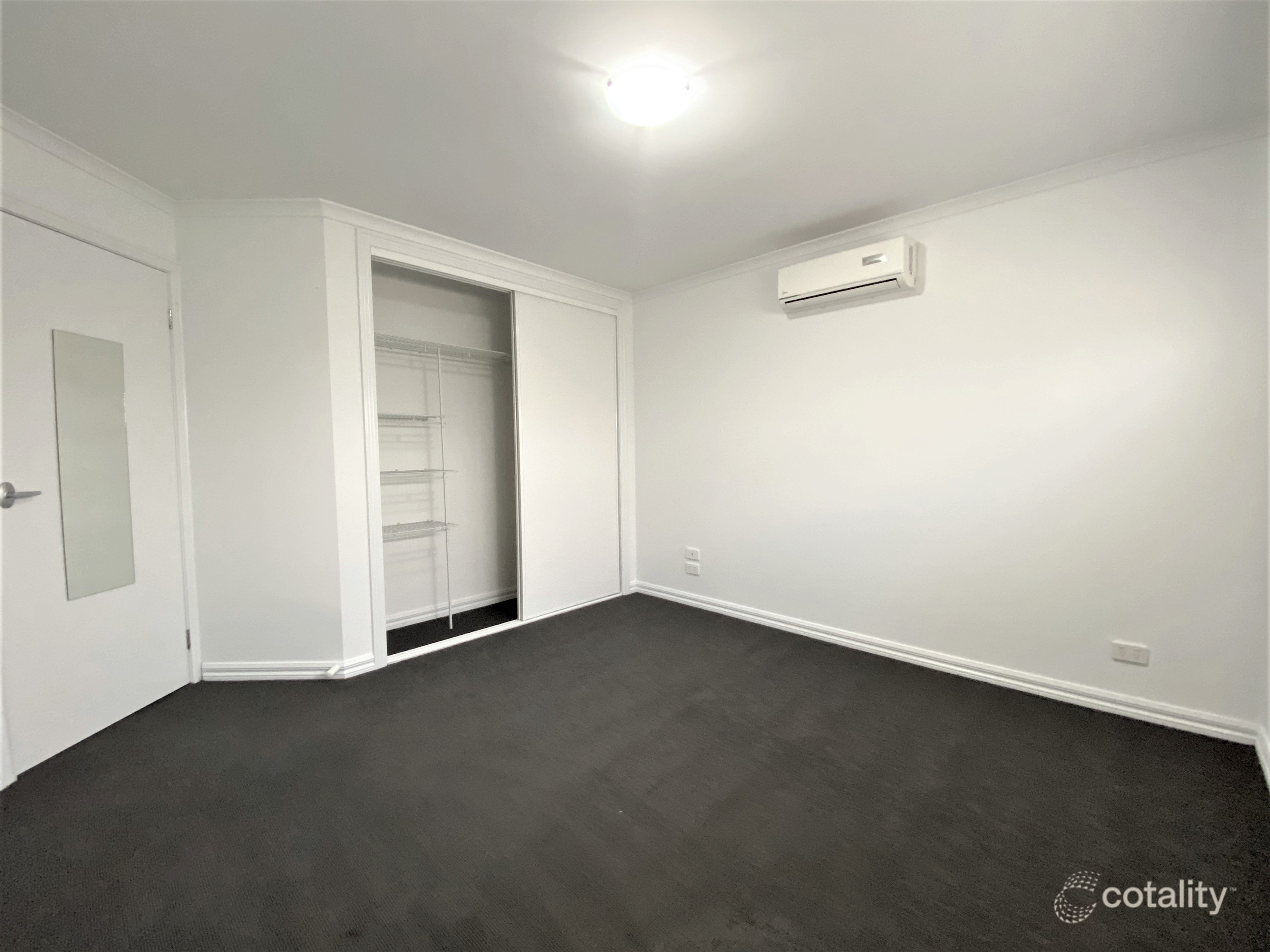 2/8 Windermere Cres, Gladstone Park, VIC 3043