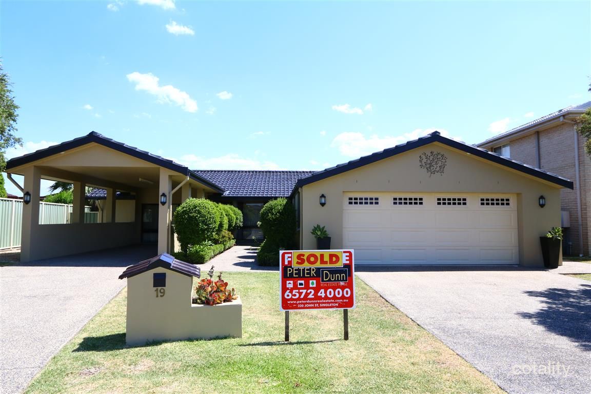 19 Benjamin Cct, Hunterview, NSW 2330