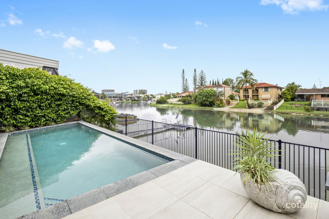 2/42 Verdichio Ave, Mermaid Waters, QLD 4218