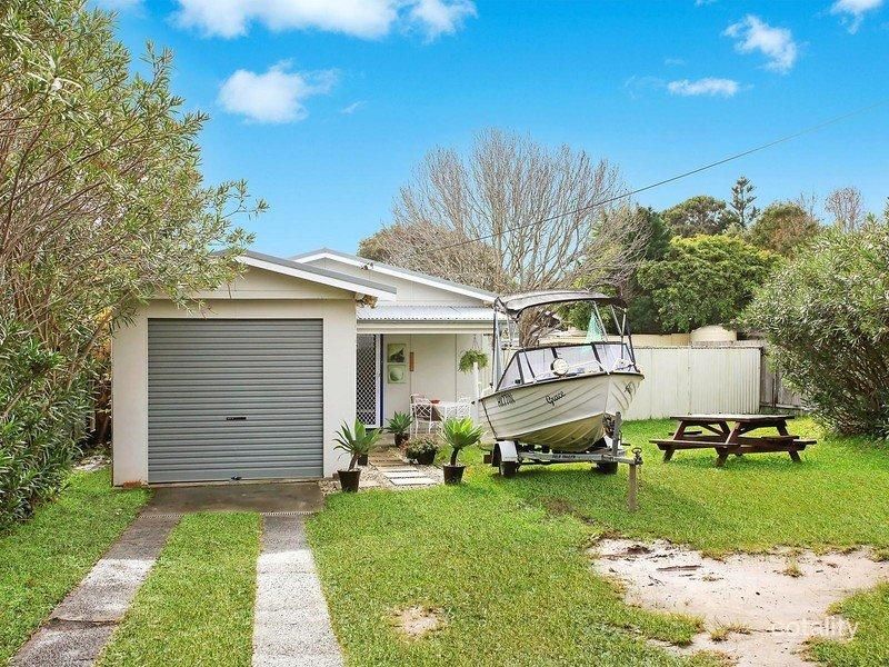 35 Forresters Beach Rd, Forresters Beach, NSW 2260