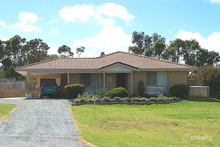 32 Whidby St, Orana, WA 6330