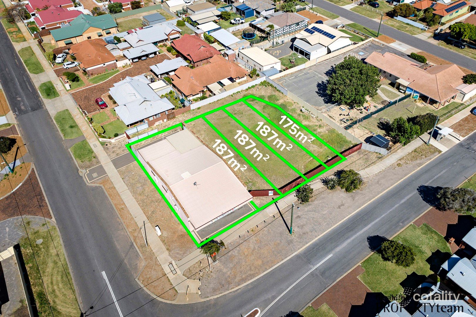 1 Whitfield Pl, Beachlands, WA 6530