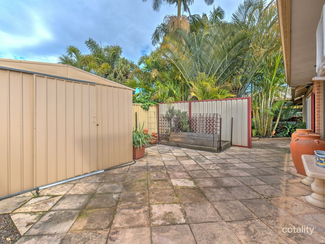 10 Camelot Ct, Thornlie, WA 6108