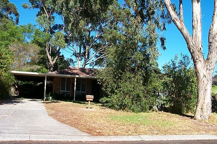 8 Parer Cl, Thornlie, WA 6108