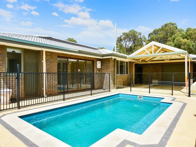 4 Ashover Gr, Carine, WA 6020