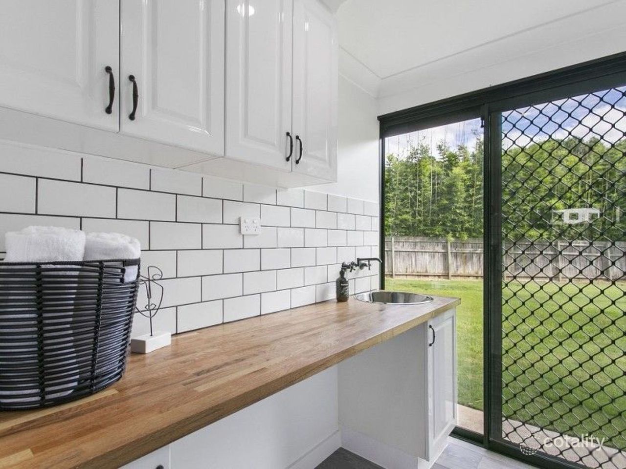 15b Oleander St, Daisy Hill, QLD 4127