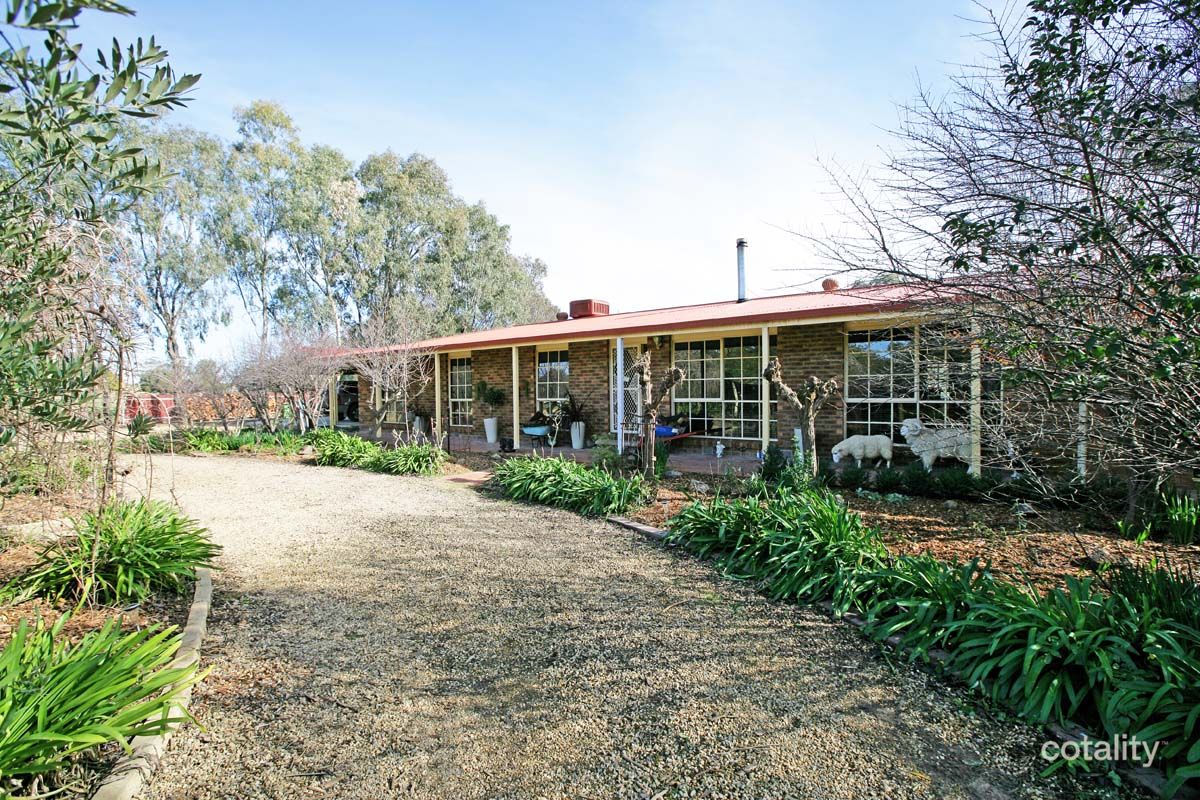 3 Sycamore Rd, Lake Albert, NSW 2650