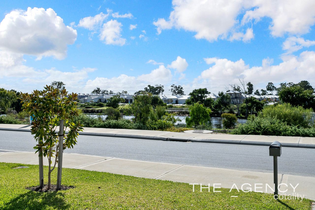 26 Hollingworth Dr, Aveley, WA 6069