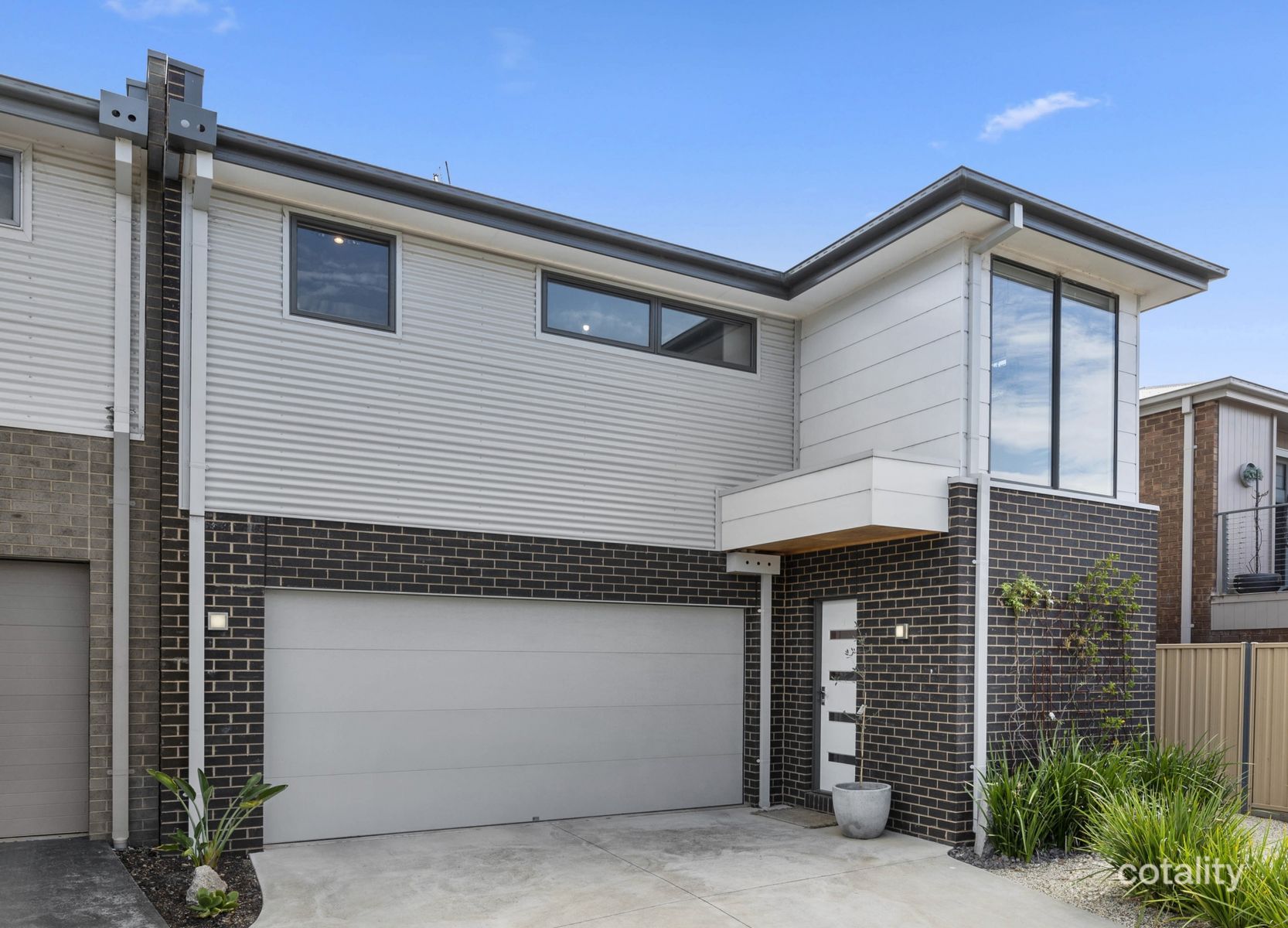 9 Lorne Tce, Flora Hill, VIC 3550