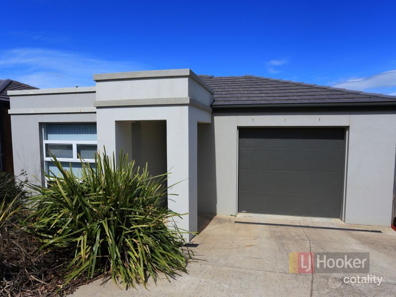 22 Kimberley Gr, Pakenham, VIC 3810