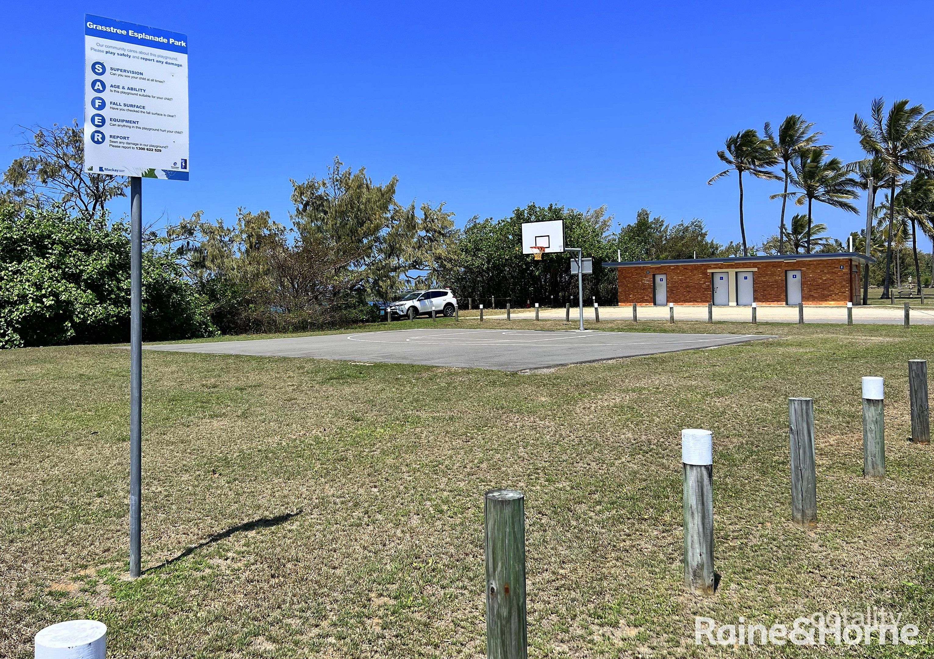 11 Grasstree Beach Rd, Grasstree Beach, QLD 4740