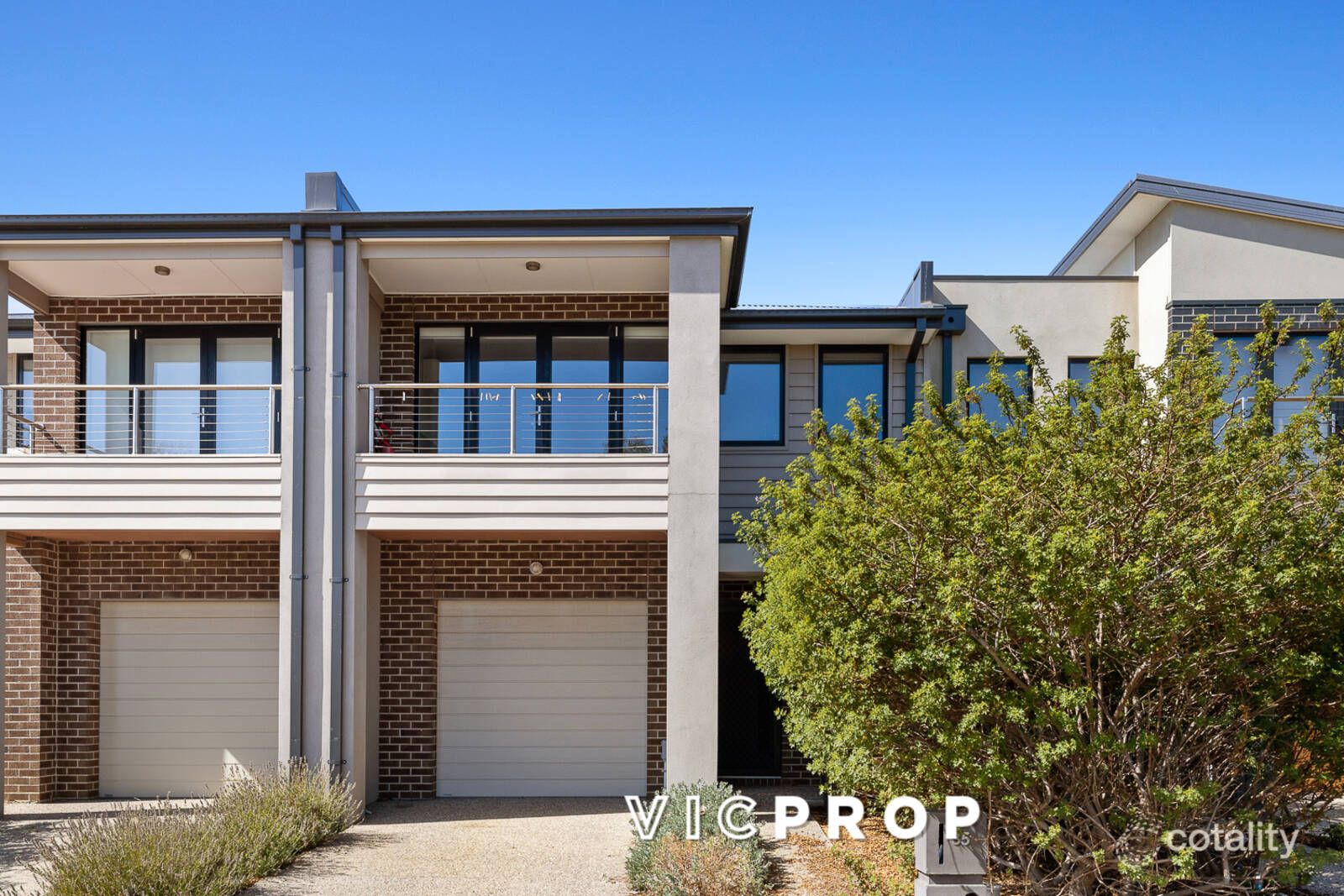 35 Chessington Dr, Williams Landing, VIC 3027