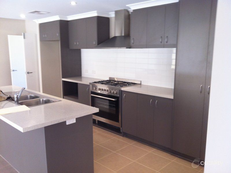 15 Laggan Rd, Canning Vale, WA 6155