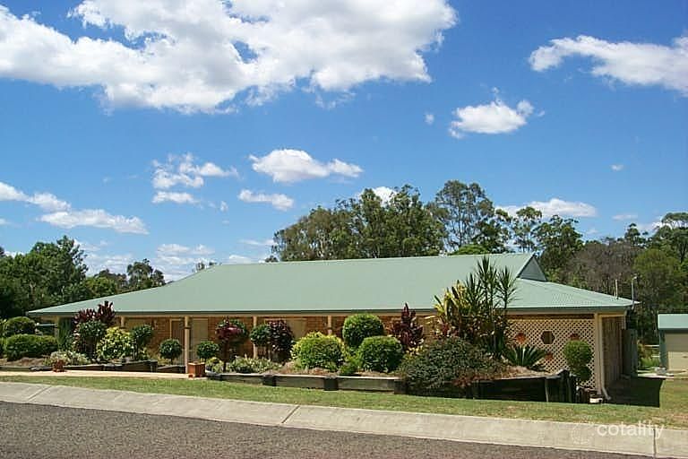 9 Julienne St, Southside, QLD 4570