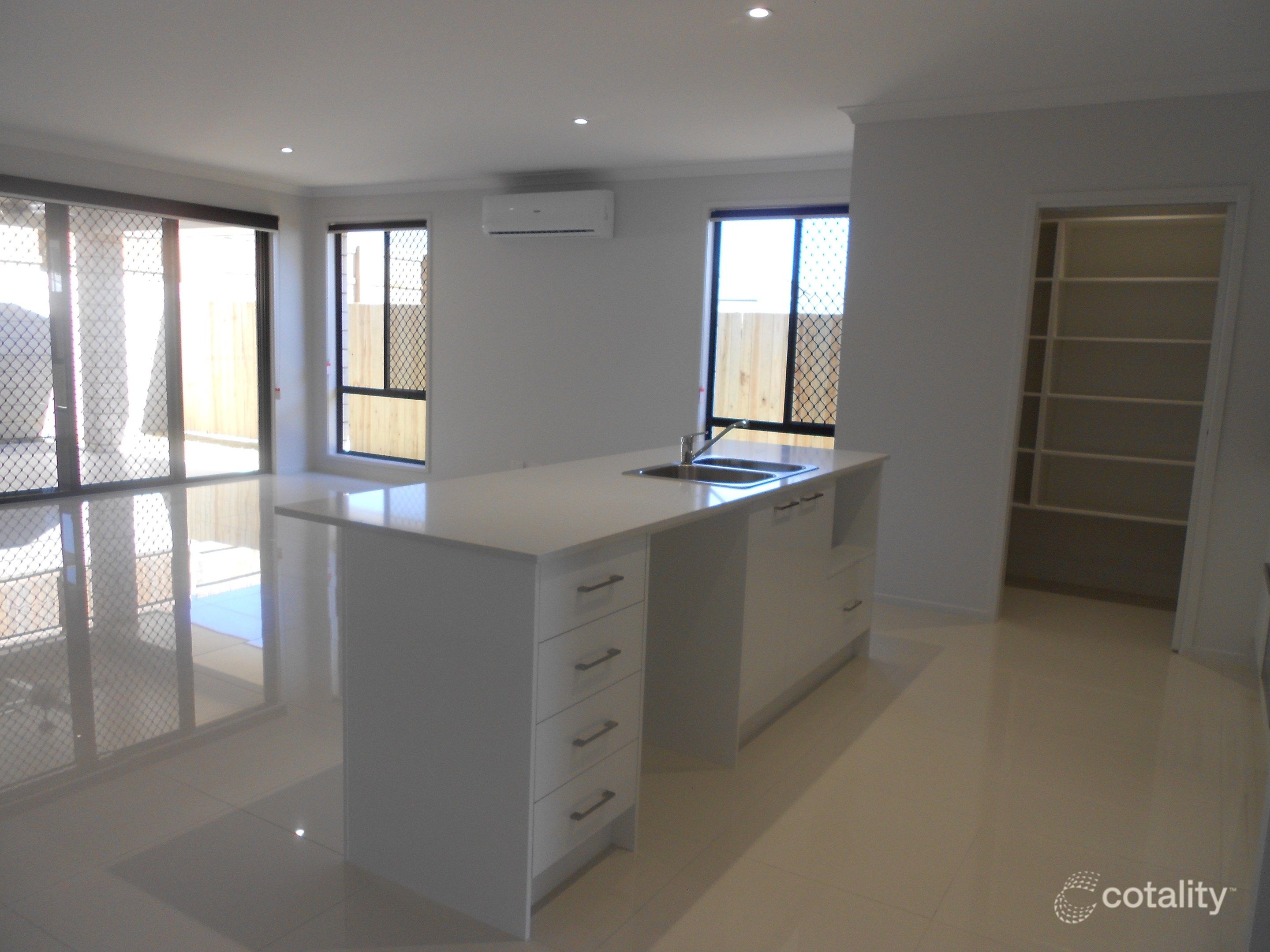 21 Cairo Way, Spring Mountain, QLD 4300