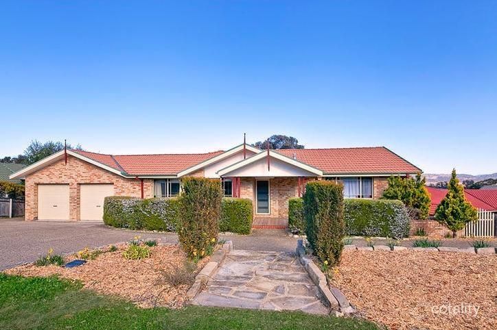 40 Halloran Dr, Jerrabomberra, NSW 2619