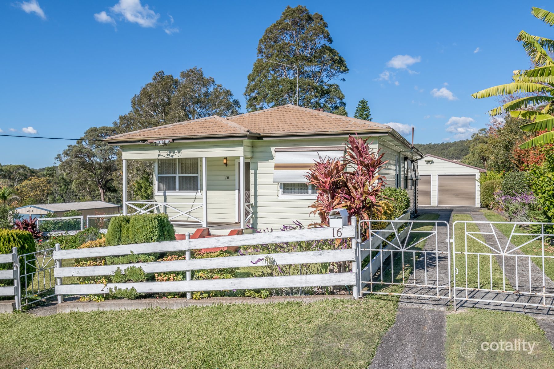 16 Gosford St, Awaba, NSW 2283
