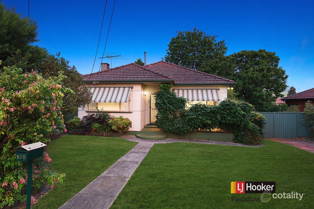 135 Picnic Point Rd, Picnic Point, NSW 2213