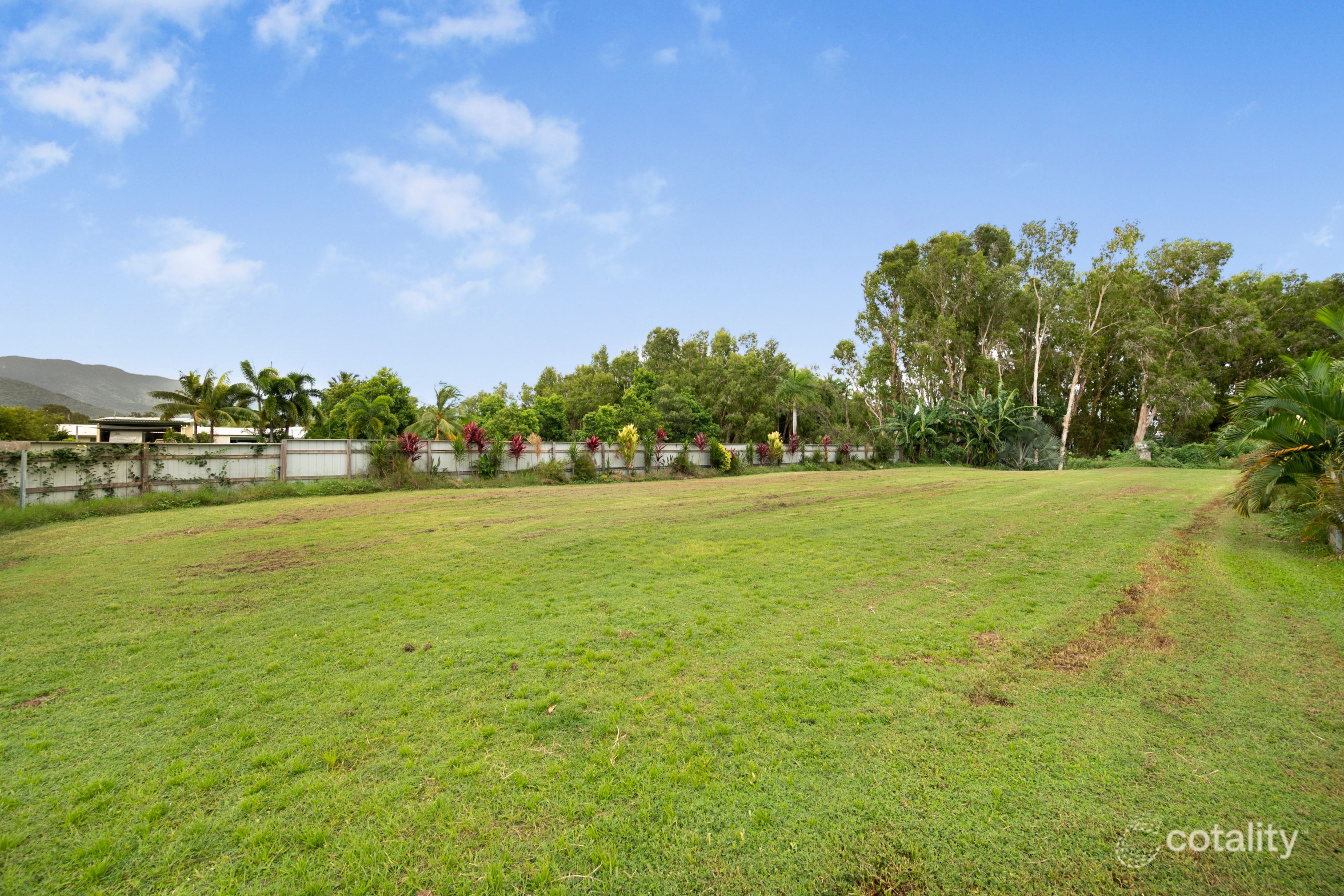 1 Augusta Dr, Balgal Beach, QLD 4816