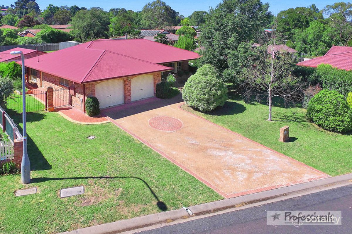 25 Golden Gr, Armidale, NSW 2350