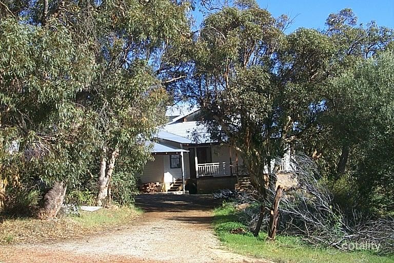 15 Stirling Rd, Greenmount, WA 6056