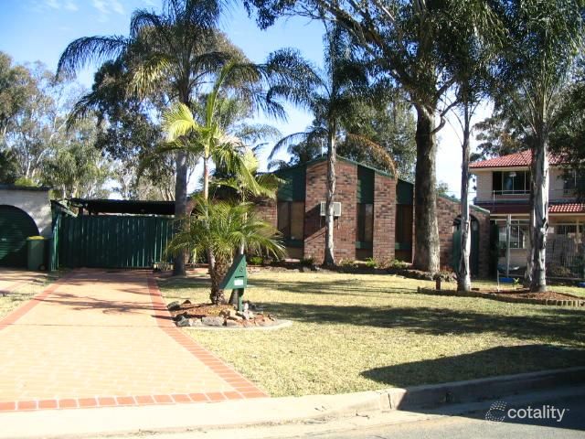 4 Kippax Pl, St Clair, NSW 2759