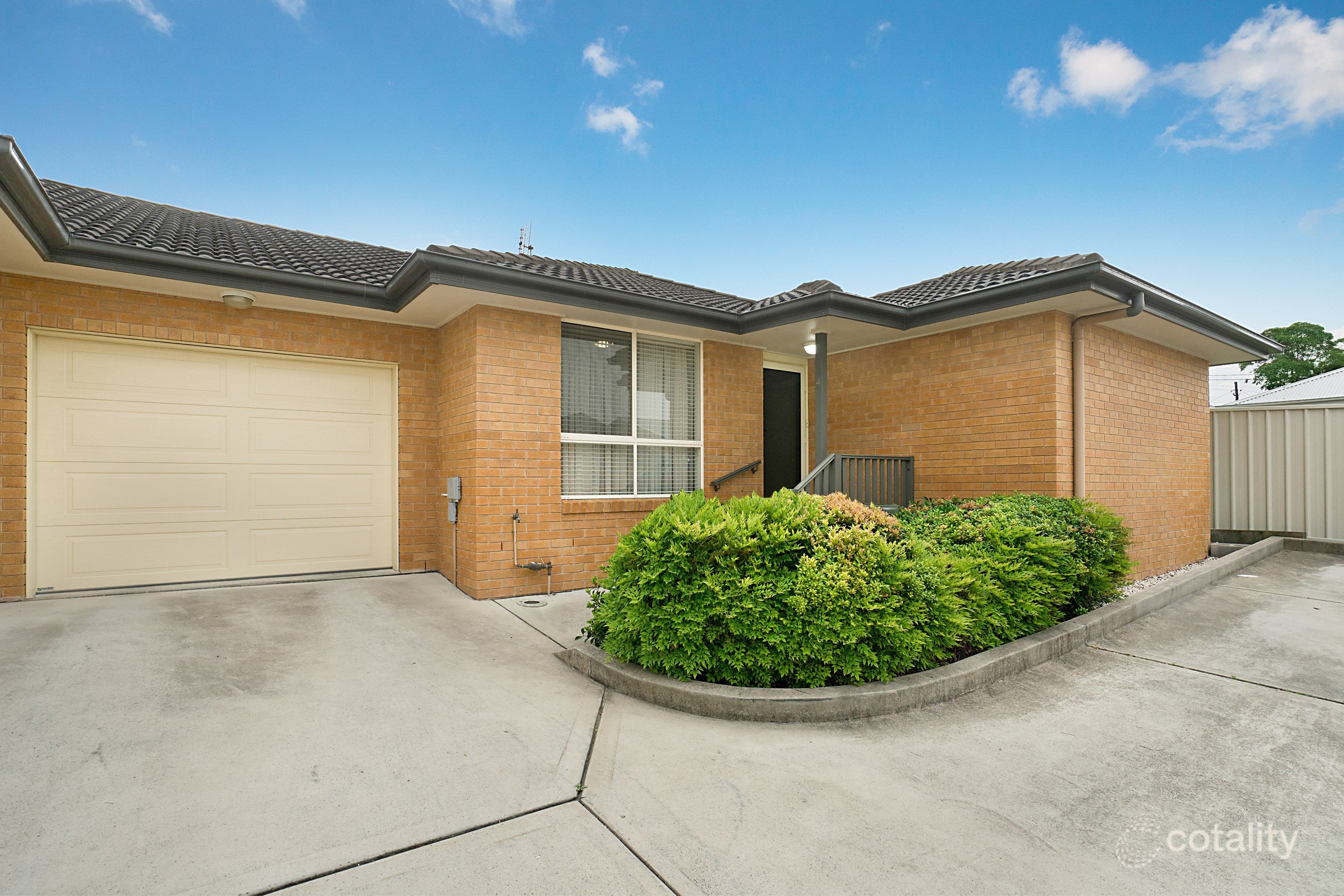 4/4 Alpine Cl, Tenambit, NSW 2323