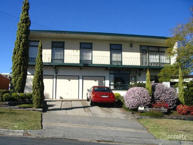 32 Edgecombe Ave, Moorebank, NSW 2170