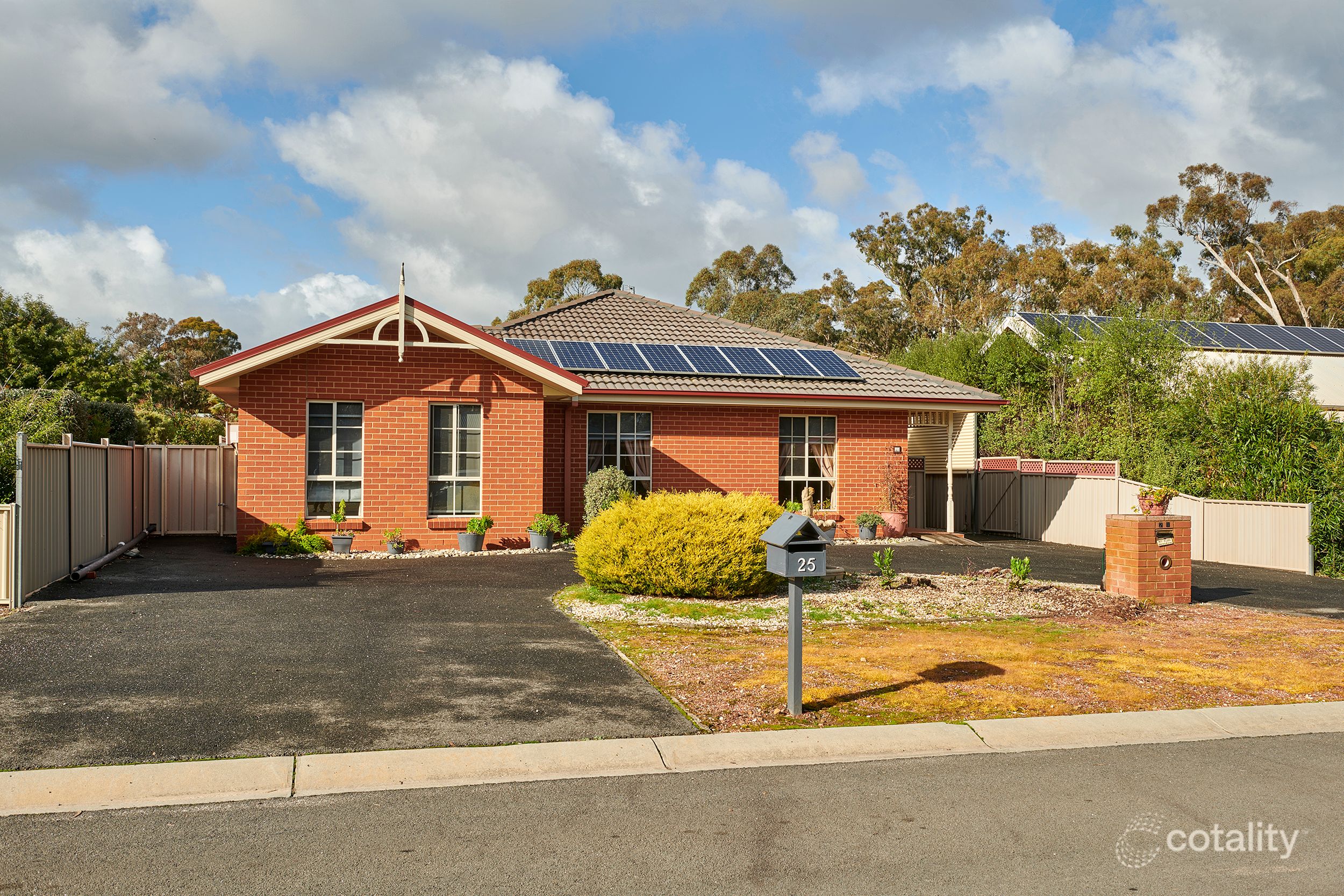 25 Wattle Dr, Heathcote, VIC 3523