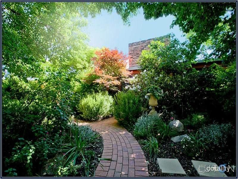 6 Elm Way, Jerrabomberra, NSW 2619