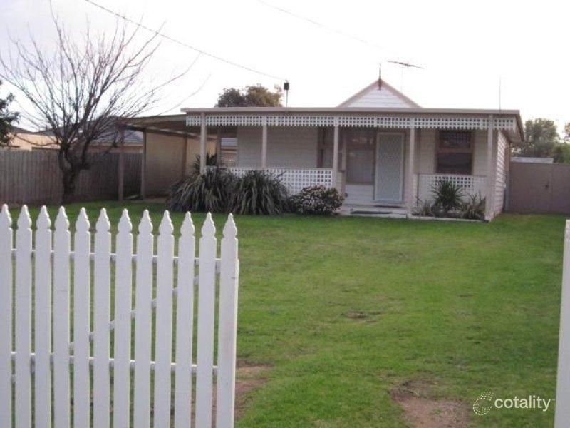 2 Moorfield Ave, Rosebud, VIC 3939
