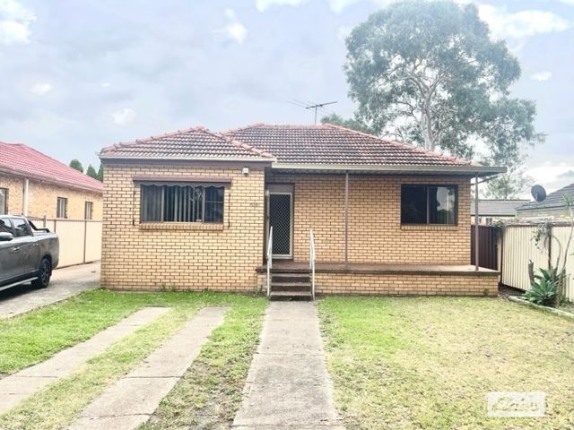 518 Smithfield Rd, Prairiewood, NSW 2176