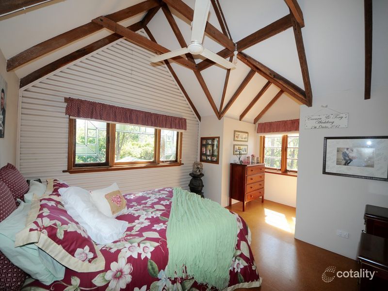 8 Clayden St, Wooroloo, WA 6558