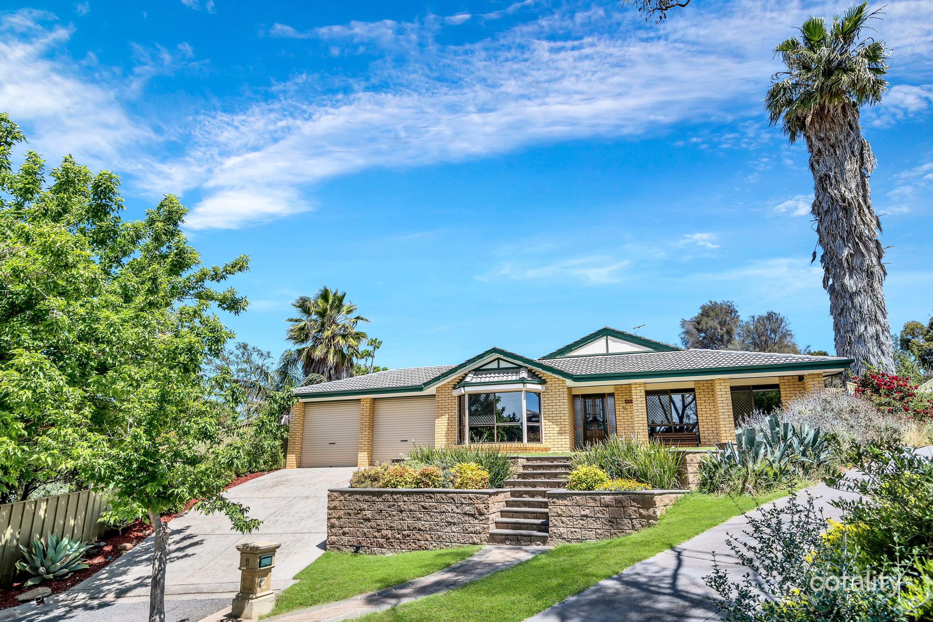 11 Chifley Cres, Trott Park, SA 5158