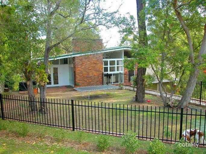 77 Ludlow St, Chapel Hill, QLD 4069