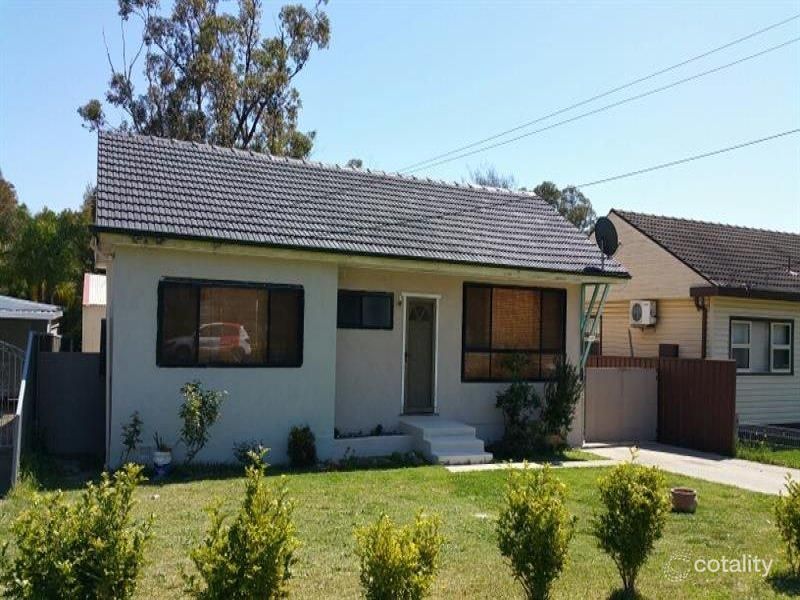 13 Amalfi St, Lurnea, NSW 2170