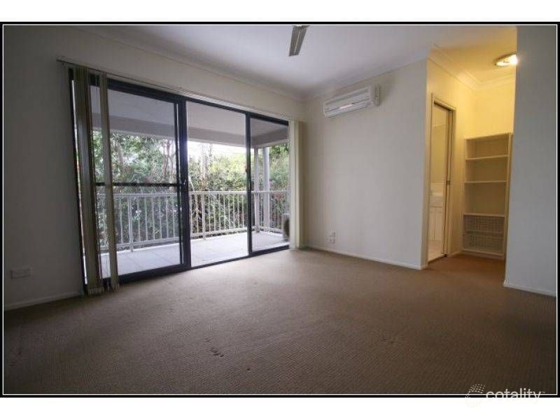 1/170 Whiting St, Labrador, QLD 4215