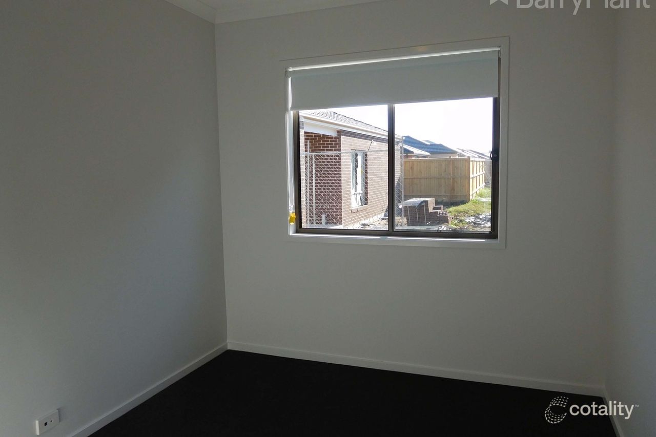 16 Grisham Dr, Officer, VIC 3809