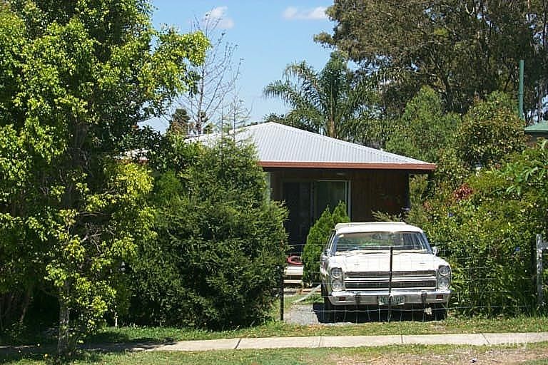 27 Macdonald St, Lota, QLD 4179