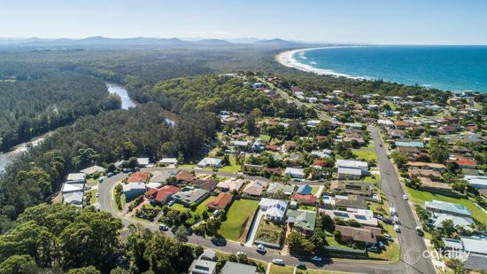 25 River Oak Cres, Scotts Head, NSW 2447