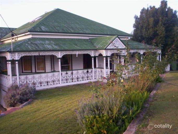 14 Chelmsford Ave, Ipswich, QLD 4305