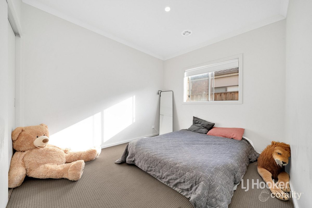 70 Waterhaven Bvd, Point Cook, VIC 3030